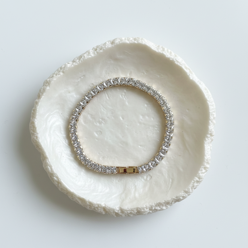 Princess-Cut Tennis Bracelet - Shell Tray