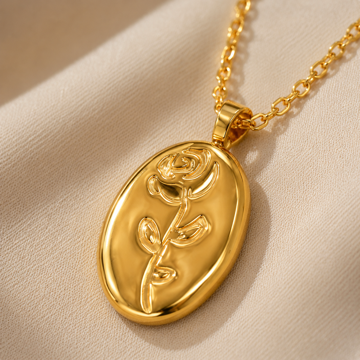 18K gold plated oval pendant necklace