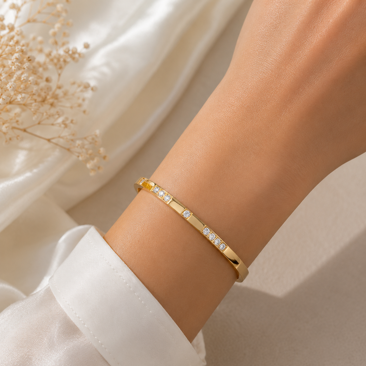 Anti-Tarnish 316L Thick 18k Gold Plated Crystal Bangle