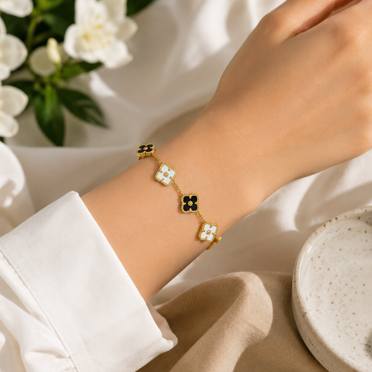 Clover Black & White Enamel Loose Bracelet
