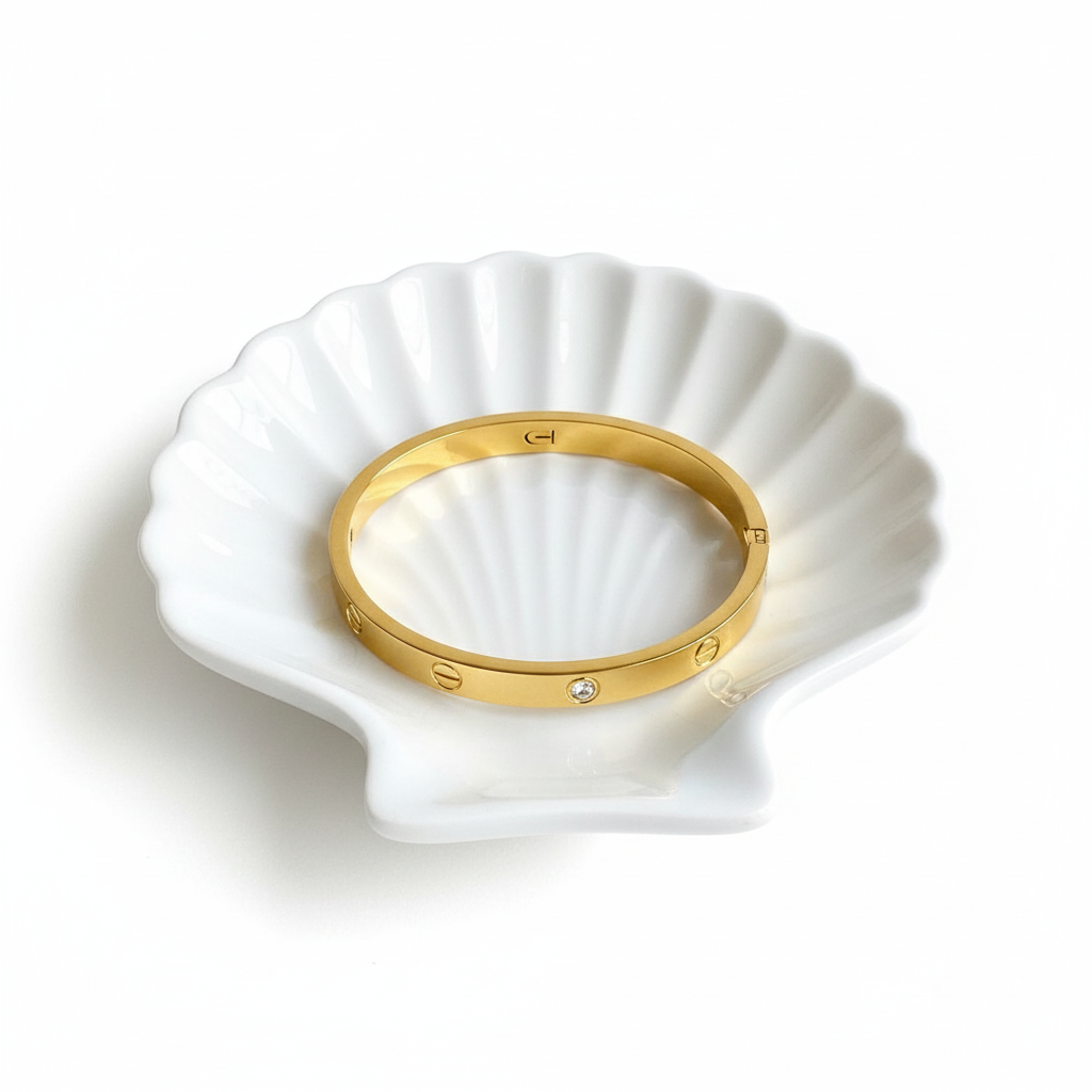 Screw Bracelet Flat Lay Correct